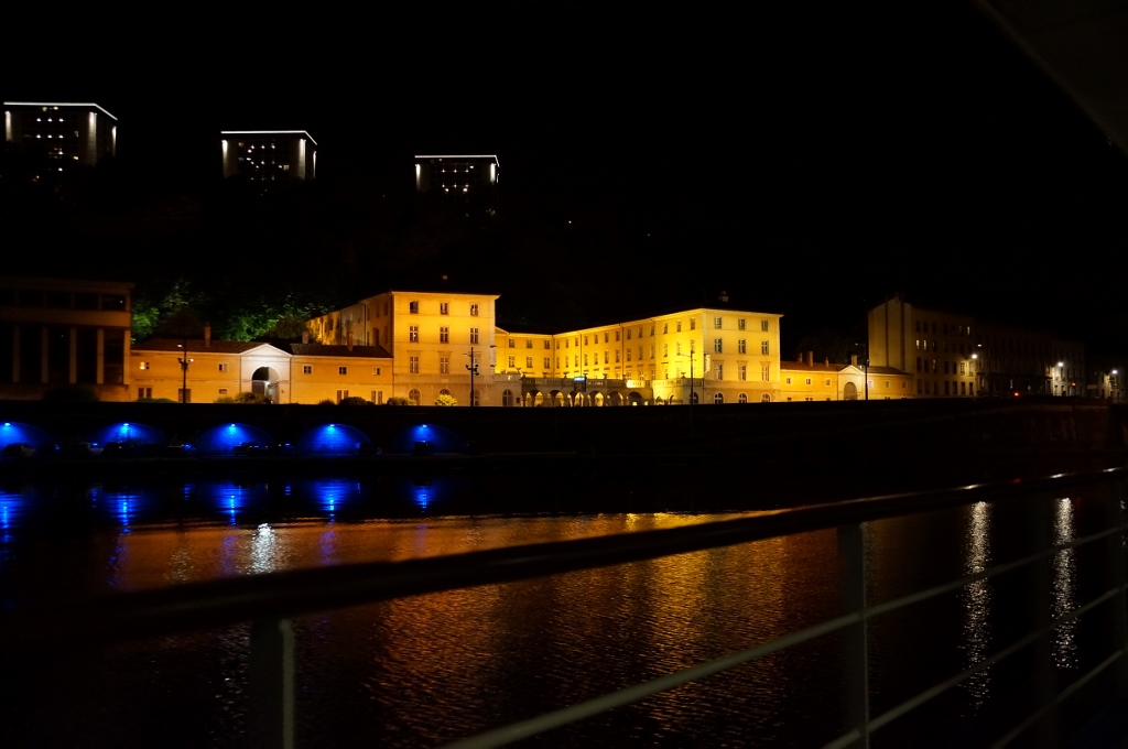 Unterwegs auf der Rhône mit nicko cruises Lyon bei Nacht