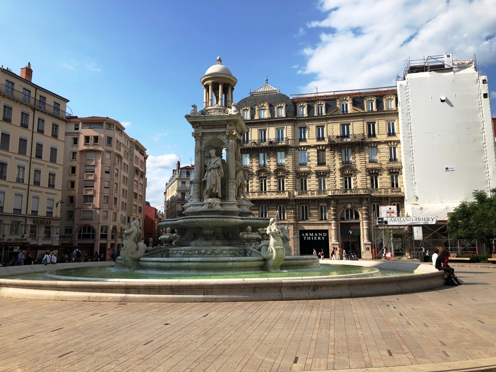 Brunnen Place de Jacobins in Lyon während des Landausfluges