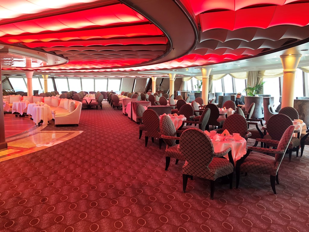 Horizons Lounge auf Oceania Riviera