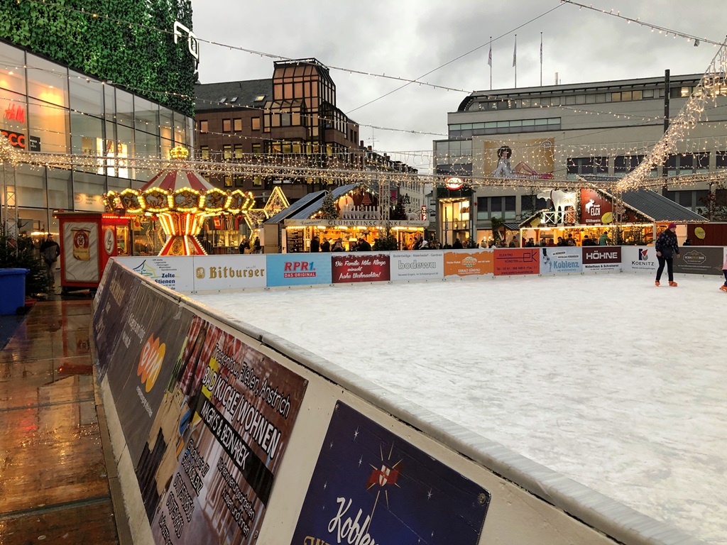 A-ROSA Silva Eislaufbahn Weihnachtsmarkt Koblenz