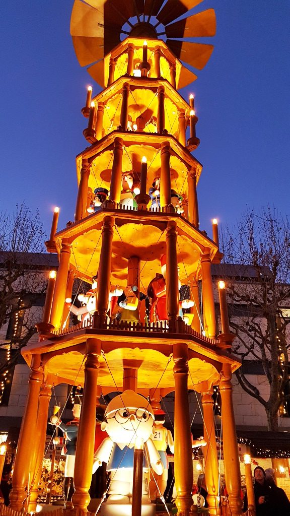 A-ROSA Silva Weihnachtspyramide Mainz mit Mainzelmännchen
