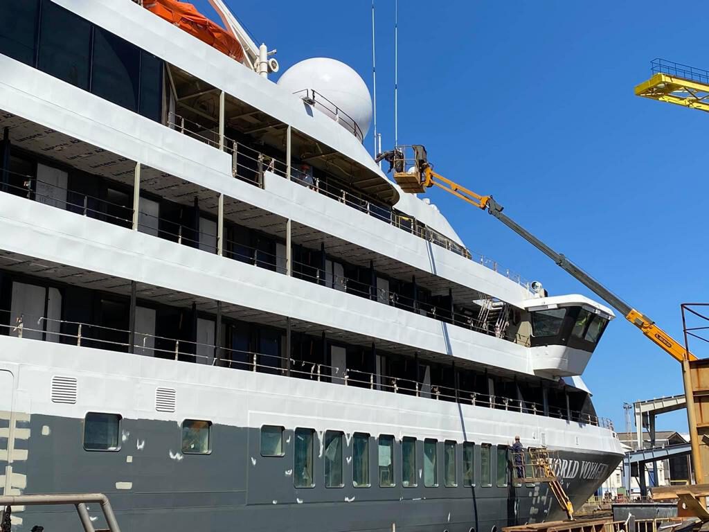 World Voyager von nicko cruises in der Werft