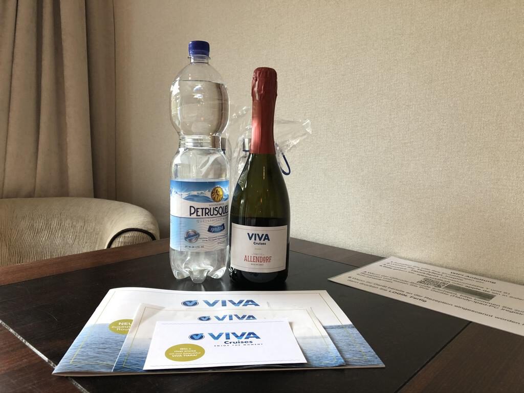VIVA INSPIRE Suite 221 tägliches Wasser und Begrüßungssekt