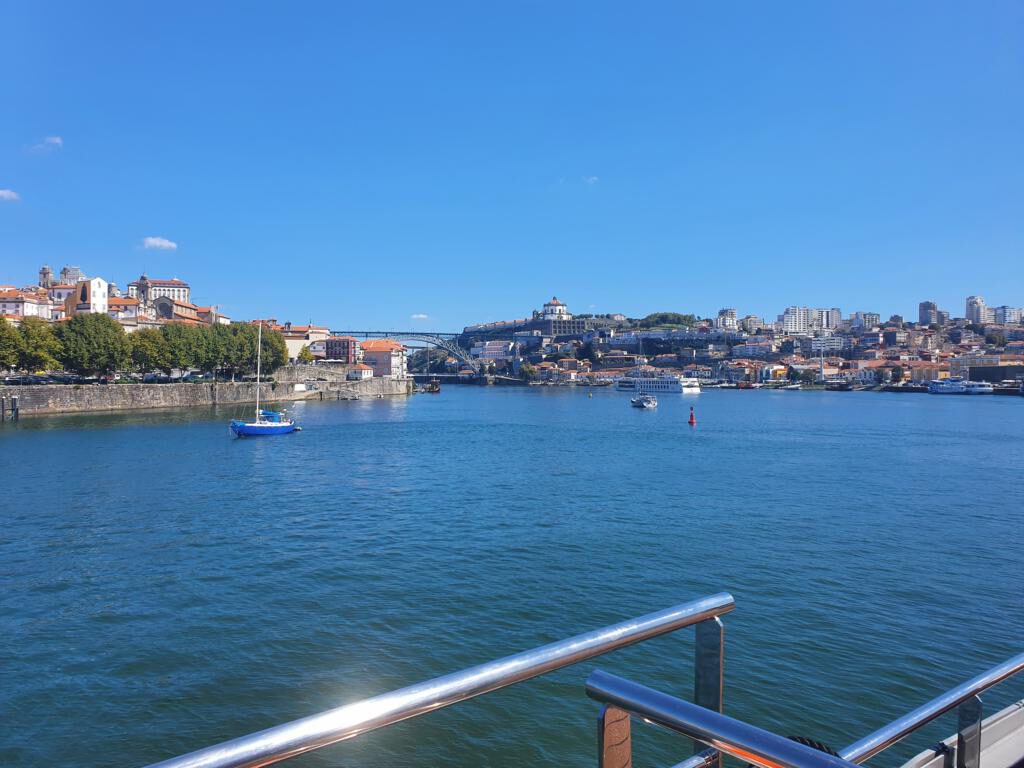 Einfahrt auf dem Doro nach Porto