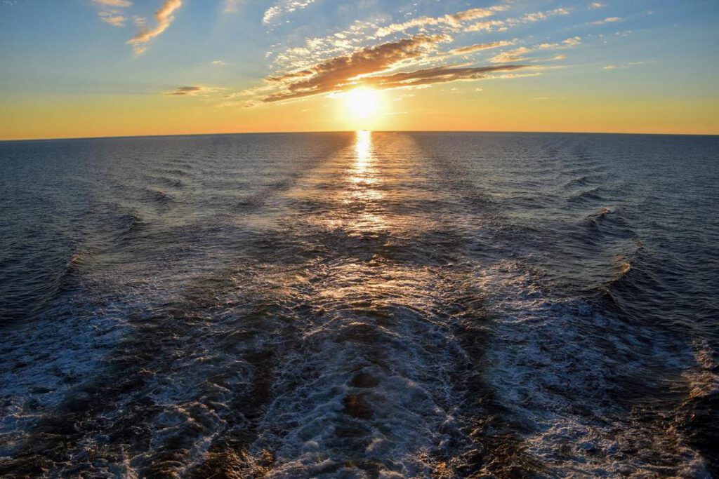 Sonneuntergang-Luxus-Fähre-Tallink-Isabelle-Ostsee-Baltisches-Meer