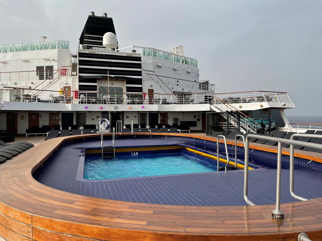 Vasco da Gama nicko cruises Oasis Pool