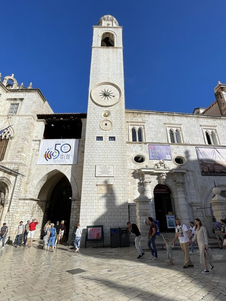 Kroatien Kreuzfahrt -Dubrovnik Glockenturm am Ende des Stradun