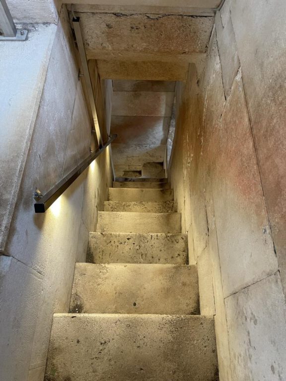 Kroatien Kreuzfahrt - Kathedrale von Split hat sehr steile Treppen
