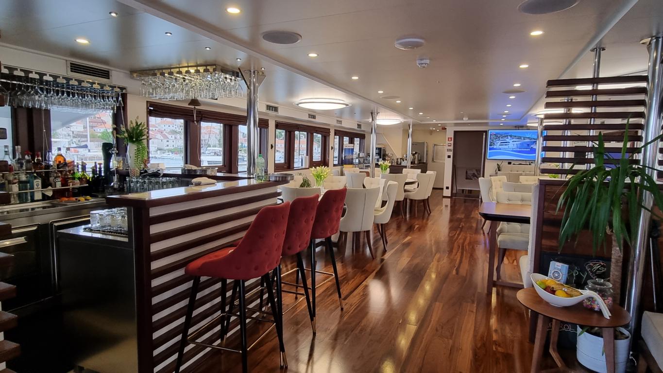 Kroatien Kreuzfahrt - Luxusyacht Princess - nicko cruises Bar