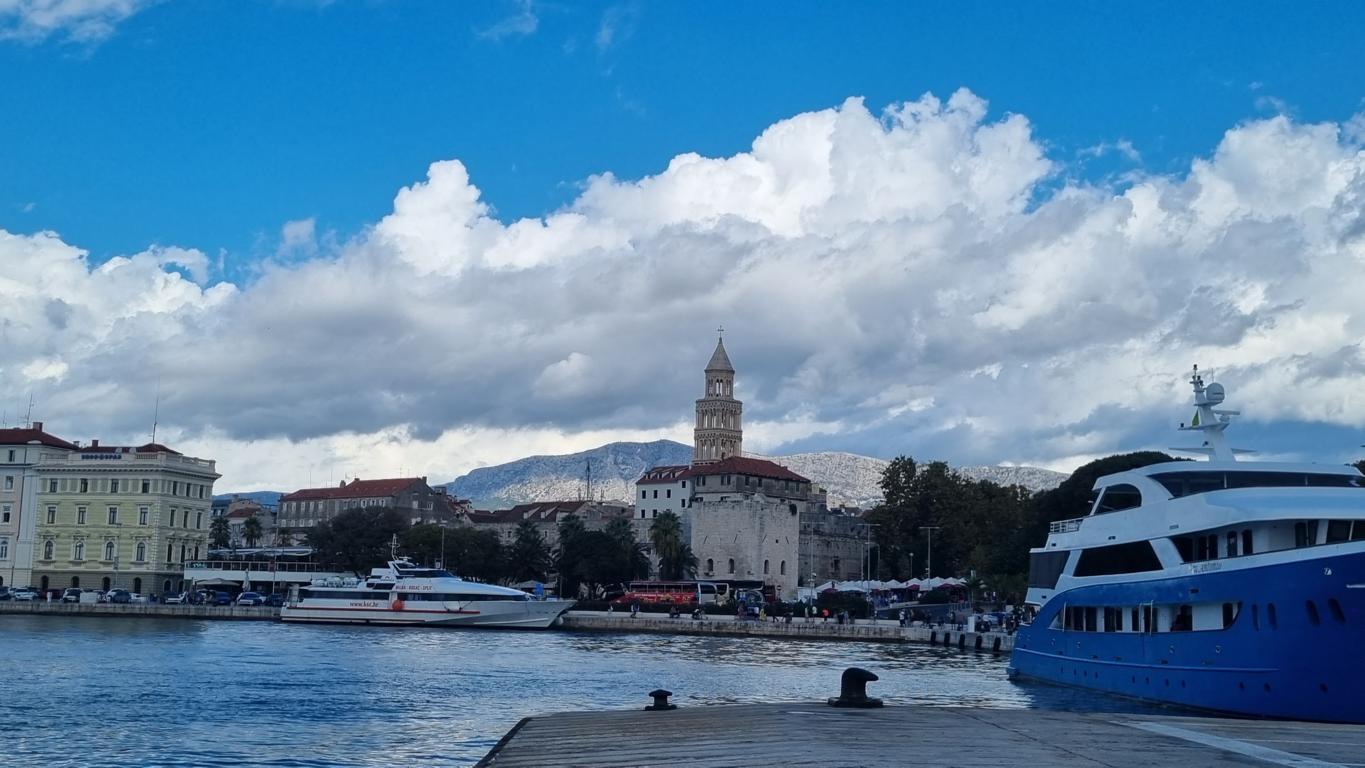 Kroatien Kreuzfahrt - Luxusyacht Princess - nicko cruises Einfahrt nach Split