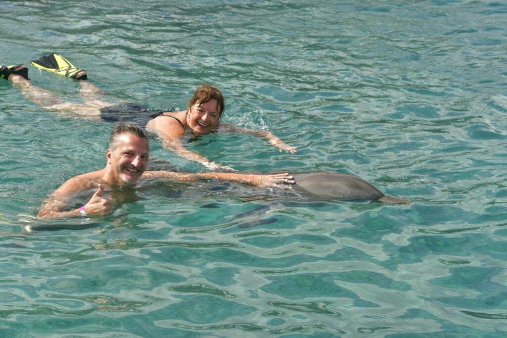 Mrs. Gabriele and Mr. Ralf auf Curacao mit Delfinen schwimmen