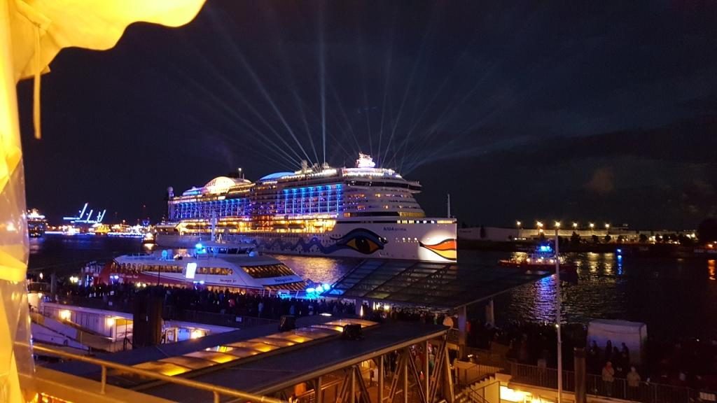AIDAprima Schiffsparade Hamburg Cruise Days 2017