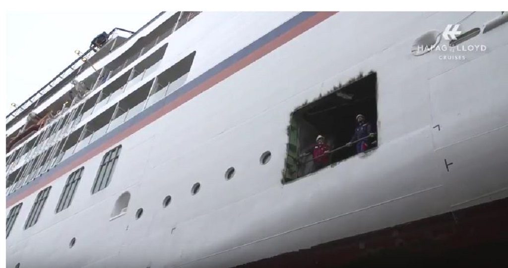 Hapag-Lloyd Cruises EUROPA in der Werft bei Blohm und Voss in Hamburg
